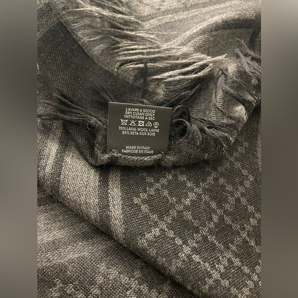 Gucci Jacquard Silk Wool Scarf/Shawl - Picture 7 of 10